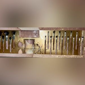 Glitz and Glam 28 Piece Brush Set